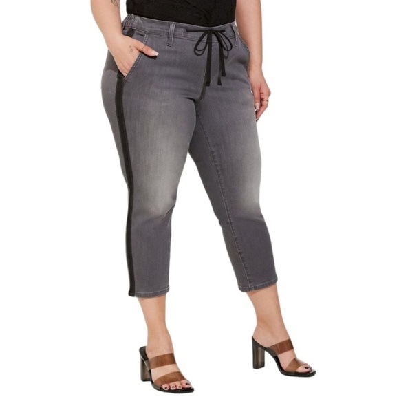 Torrid Grey Crop Boyfriend Straight Tuxedo Stripe Pants - New - Size 4 (26) - Picture 1 of 5